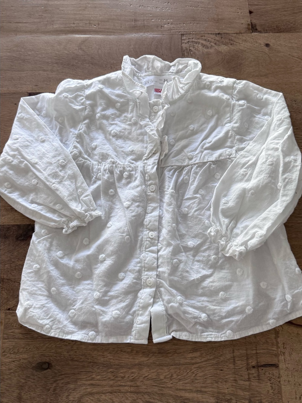 Zara White Textured dot feminine Button-Front Top sz 3-4 years